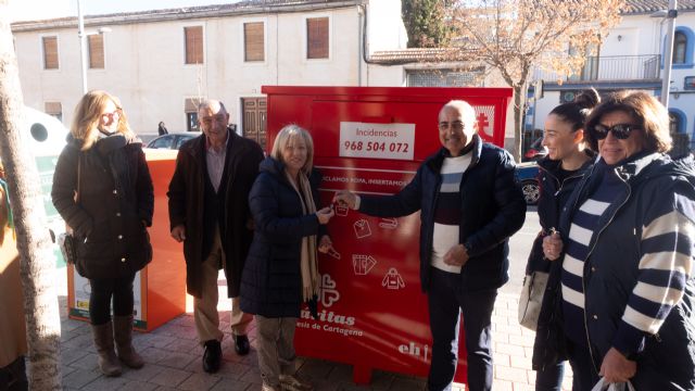 El Ayuntamiento de Caravaca y Cáritas mejoran la recogida selectiva de residuos textiles en el municipio - 1, Foto 1