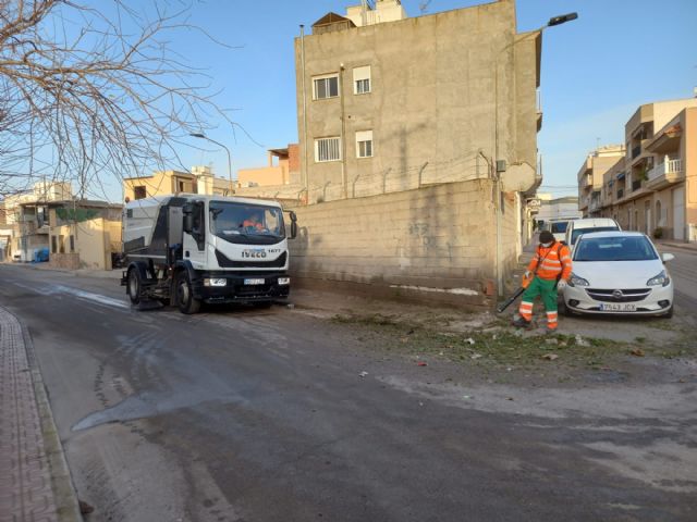 El Ayuntamiento lleva a cabo una actuación de limpieza en profundidad en el barrio de la Calle del Economato - 4, Foto 4