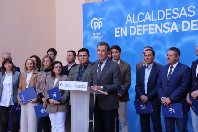 Los alcaldes del Partido Popular de la Región de Murcia firman un manifiesto por la igualdad, comprometida por las decisiones injustas y arbitrarias del PSOE - 2, Foto 2