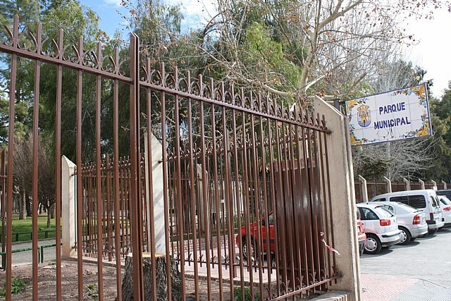 Cierran el parque municipal Marcos Ortiz para evitar accidentes como consecuencia de los efectos del fuerte viento, Foto 1