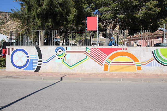 Un nuevo mural decora las paredes del jardn de Nochebuena, Foto 1