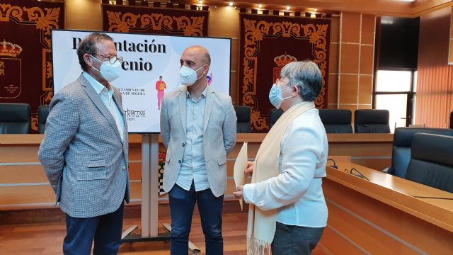 El Ayuntamiento de Molina de Segura y la Federación de Asociaciones de Vecinos Interbarrios firman un convenio de colaboración para el año 2021 - 2, Foto 2