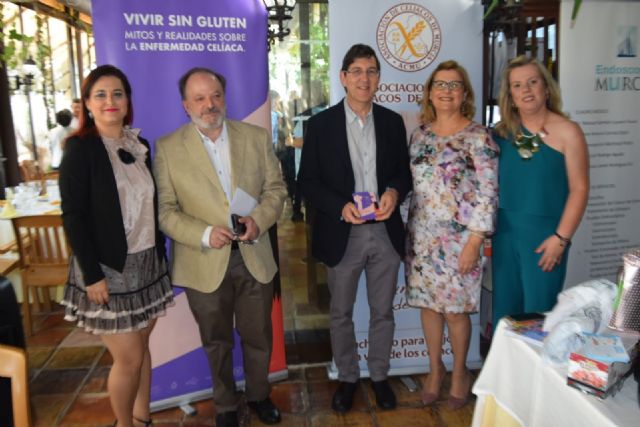 El consejero de Salud asiste a la comida benéfica celebrada con motivo del Día Nacional de la Celiaquía - 1, Foto 1