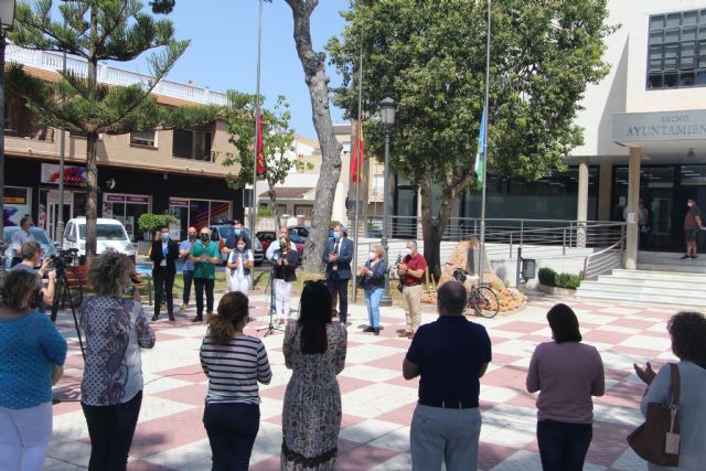 San Pedro del Pinatar se suma al minuto de silencio en memoria de las víctimas del coronavirus - 1, Foto 1