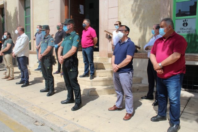 Totana se suma al minuto de silencio para rendir homenaje a los fallecidos por COVID-19 en el primer día decretado de luto nacional, Foto 2