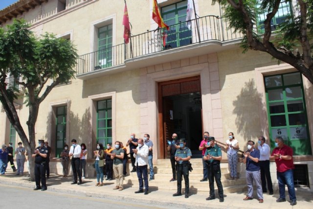 Totana se suma al minuto de silencio para rendir homenaje a los fallecidos por COVID-19 en el primer día decretado de luto nacional, Foto 3