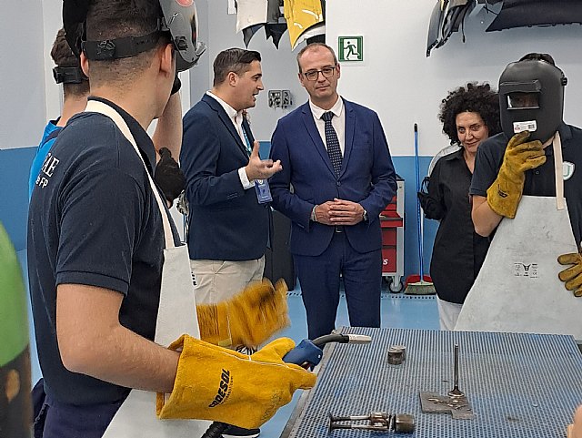 Víctor visita las instalaciones de U - 1, Foto 1