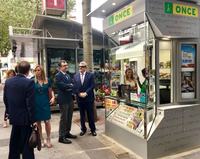 Murcia estrena un nuevo modelo de quiosco para los vendedores de cupones de la ONCE - 1, Foto 1