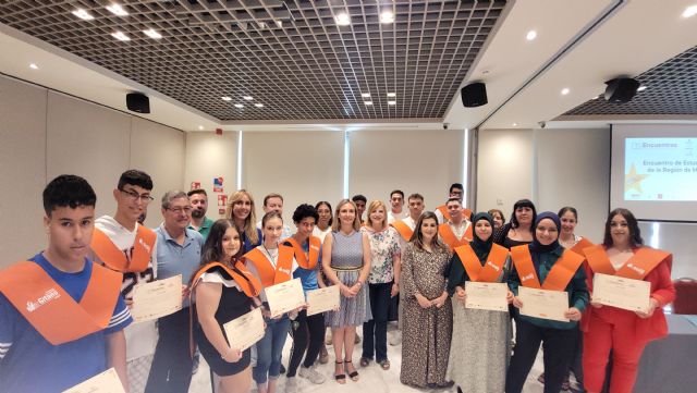 30 estudiantes reciben el diploma del programa educativo 'Derribando Steam-reotipos' - 1, Foto 1