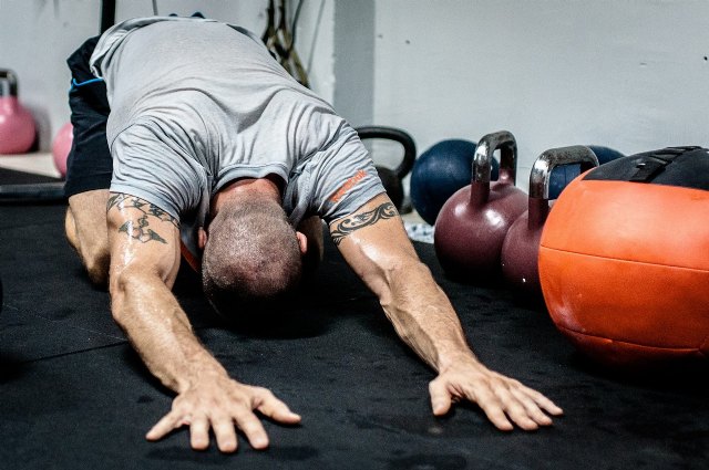 ¿Cómo y por qué debo mantener el cuerpo hidratado durante la rutina de entrenamiento? - 1, Foto 1