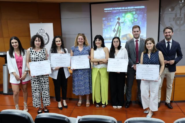 Las mujeres ingenieras recién colegiadas reciben los diplomas del I Ingeniera del Presente y del Futuro // Ingenieras Colegiadas: Diseñando el Progreso - 1, Foto 1