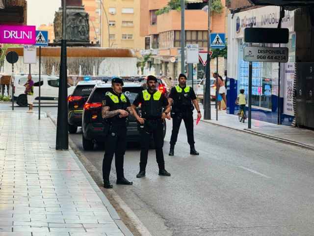 La Policía Local despliega más de 14 controles cada día y detiene a seis personas durante la última semana La Policía Local despliega más de 14 controles cada día y detiene a seis personas durante la última semana