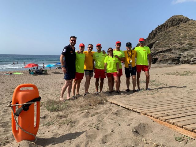 El alcalde supervisa el dispositivo de emergencias en el que trabajan a diario 9 socorristas garantizar la seguridad de los bañistas en las playas lorquinas - 3, Foto 3