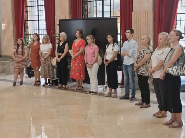 Alumnos del curso 'Operaciones Auxiliares de Servicios Administrativos y Generales' visitan el Salón de Plenos - 3, Foto 3