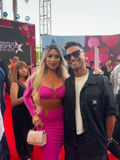 Paola Cospi Deslumbra en la Alfombra Roja de los Premios Juventud de Univision en Puerto Rico con un Diseño Inspirado en Barbie - 2, Foto 2