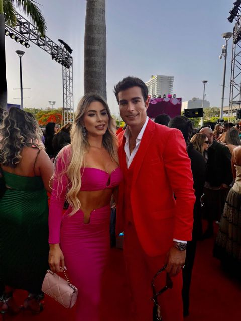 Paola Cospi Deslumbra en la Alfombra Roja de los Premios Juventud de Univision en Puerto Rico con un Diseño Inspirado en Barbie - 3, Foto 3