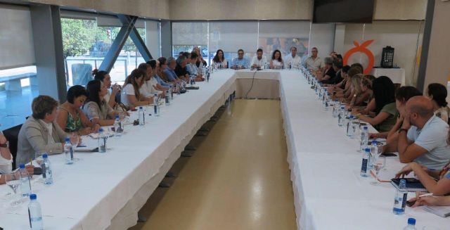 La concejal de Turismo de VOX acude a la reunión junto a los responsables de las oficinas del Instituto de Turismo de la Región de Murcia - 1, Foto 1