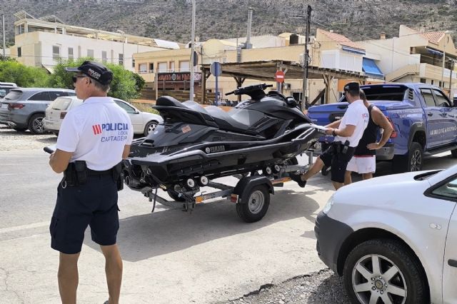 La sección marítima de la Policía Local incrementa los controles de remolques de embarcaciones en tierra - 1, Foto 1