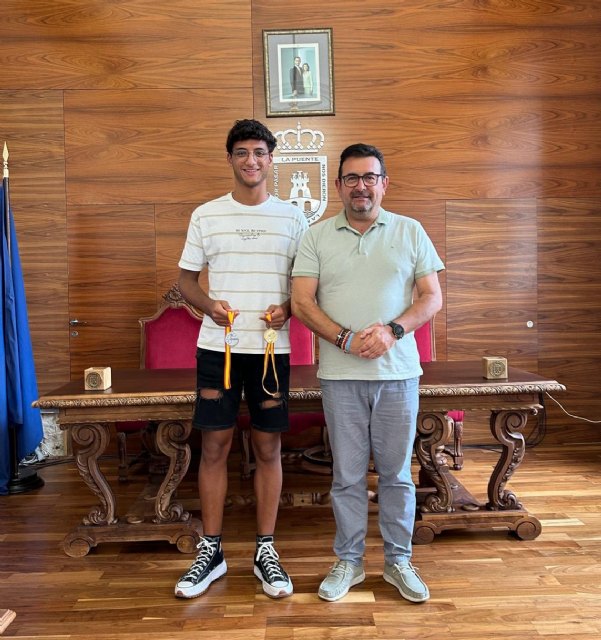 El alcalde recibe a Yoel Ramos, medalla de plata en el Europeo MEVZA sub-19 de voley playa - 1, Foto 1