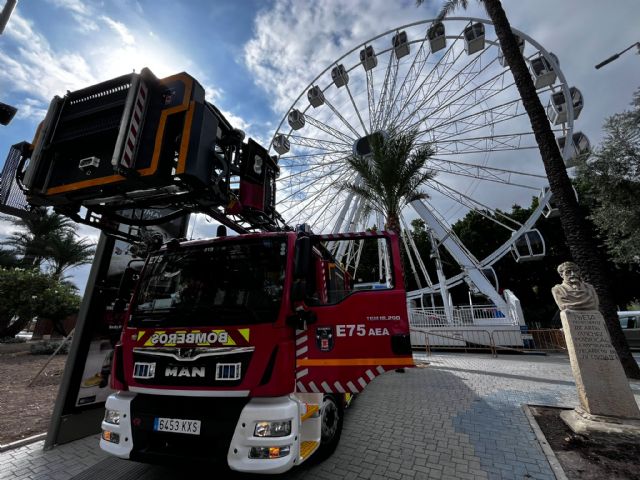 La Gran Noria Panorámica del Plano de San Francisco se prepara para la Feria con las pruebas de seguridad - 3, Foto 3