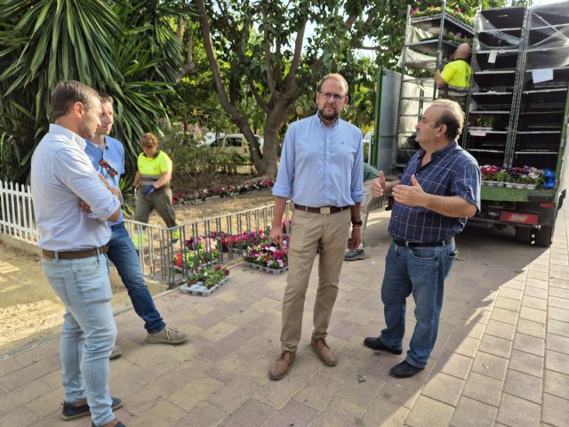 El Ayuntamiento de Murcia última los trabajos de ornamentación y puesta a punto de los jardines de la ciudad y pedanías de cara a la Feria de Septiembre - 1, Foto 1