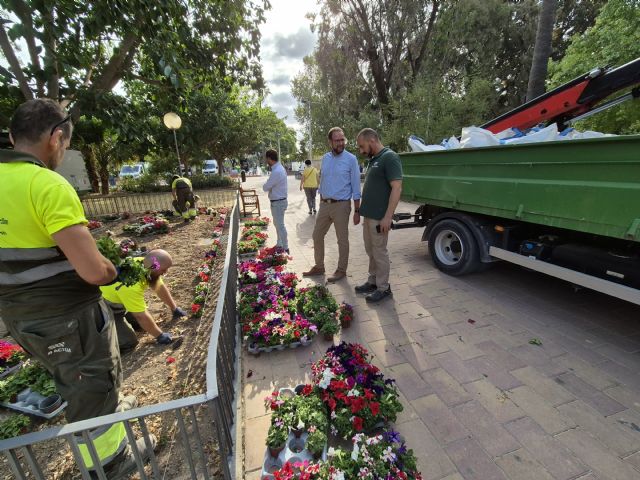 El Ayuntamiento de Murcia última los trabajos de ornamentación y puesta a punto de los jardines de la ciudad y pedanías de cara a la Feria de Septiembre - 2, Foto 2