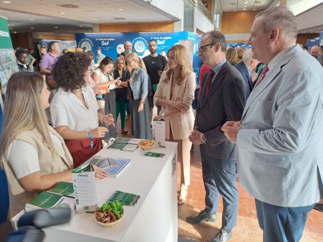 Cerca de 3.000 personas participan en la segunda Feria de Empleo del SEF para conocer las oportunidades del mercado laboral - 1, Foto 1