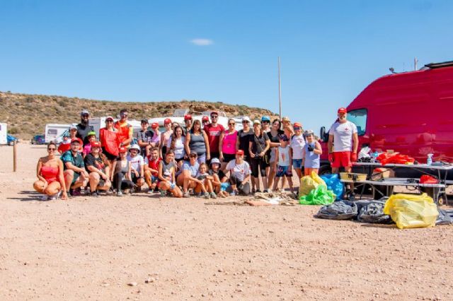 Cruz Roja organiza la limpieza de la playa de La Carolina - 5, Foto 5