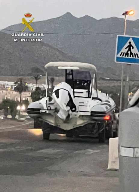 La Guardia Civil desmantela una organización criminal presuntamente dedicada a la introducción irregular de ciudadanos argelinos en España - 1, Foto 1