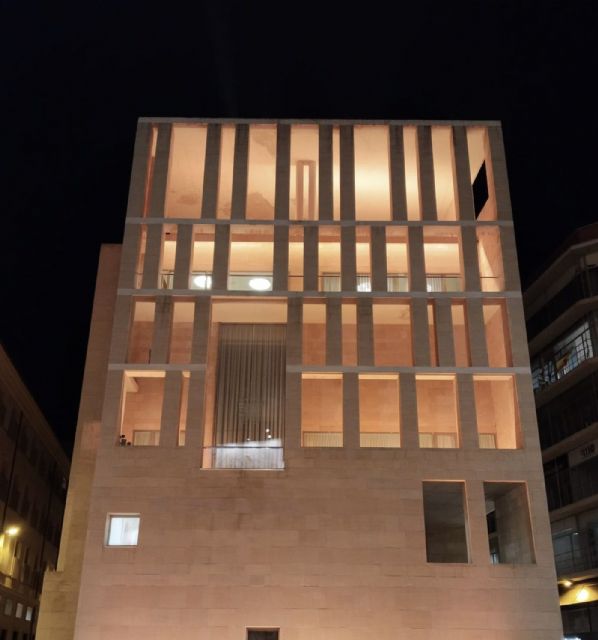 El Edificio Moneo, el Cauce del Río y el Palacio Almudí se iluminan de dorado para concienciar sobre el cáncer infantil - 1, Foto 1