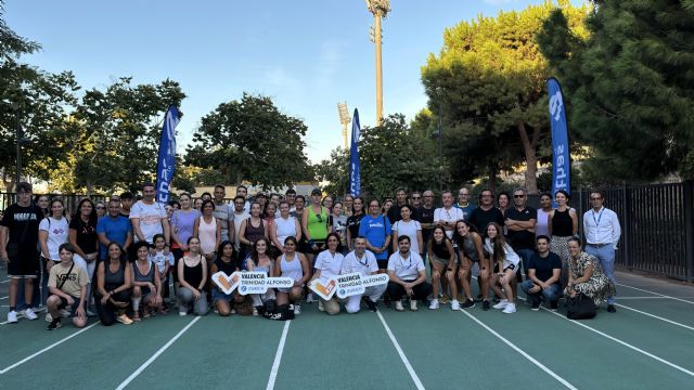 Vithas forma un año más al voluntariado del Medio y Maratón Valencia en maniobras de reanimación cardiopulmonar - 1, Foto 1