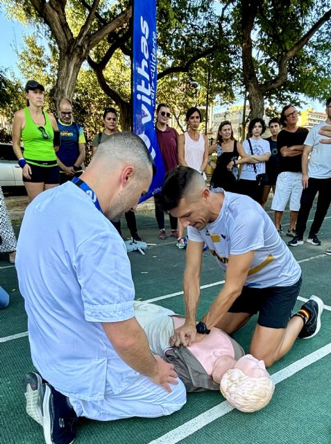 Vithas forma un año más al voluntariado del Medio y Maratón Valencia en maniobras de reanimación cardiopulmonar - 2, Foto 2