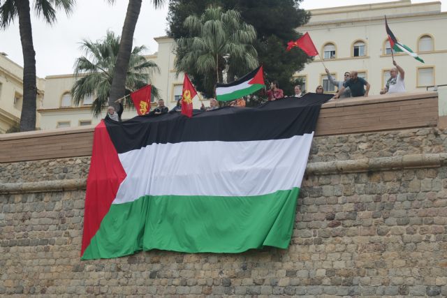 La solidaridad con Palestina ondea sobre la muralla del Mar - 2, Foto 2