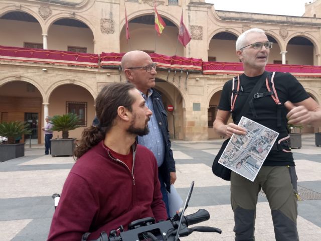 La izquierda pide cerrar al tráfico con fines comerciales la avenida de Juan Carlos I durante los viernes por la tarde y los sábados - 1, Foto 1