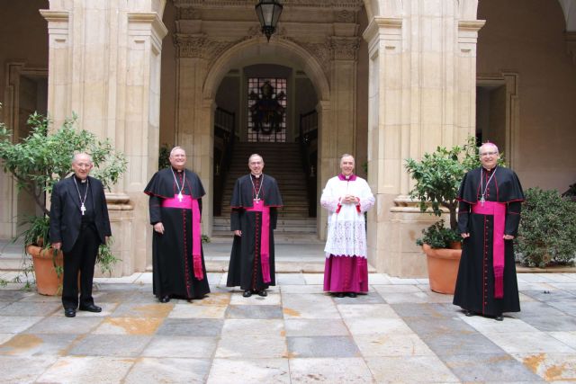 Antes de su ordenación episcopal, Mons. Valera profesa la fe y realiza el juramento de fidelidad a la Iglesia - 1, Foto 1