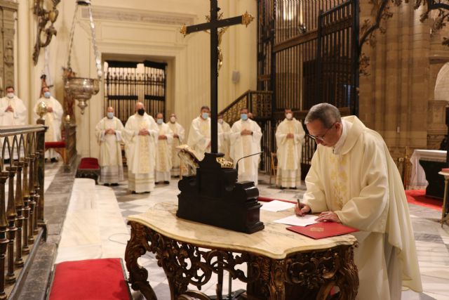 Antes de su ordenación episcopal, Mons. Valera profesa la fe y realiza el juramento de fidelidad a la Iglesia - 2, Foto 2