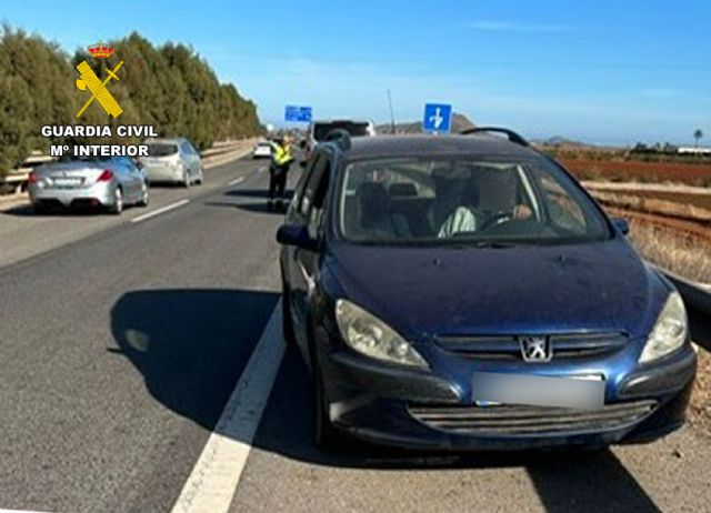 La Guardia Civil investiga al conductor de un turismo por circular en sentido contrario en la autopista del Mediterráneo - 2, Foto 2