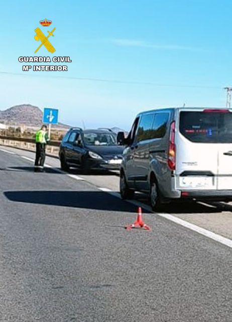 La Guardia Civil investiga al conductor de un turismo por circular en sentido contrario en la autopista del Mediterráneo - 3, Foto 3