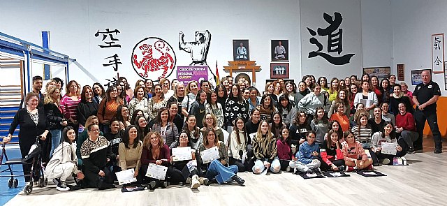 Clausura del curso de defensa personal para mujeres dentro de la programación del 25N - 1, Foto 1