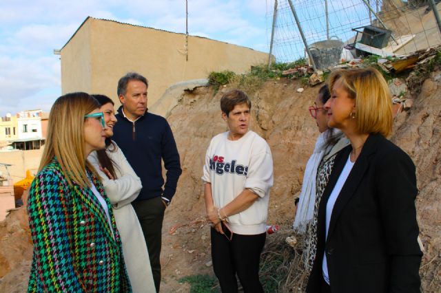 El alcalde de Lorca anuncia el comienzo de los trabajos de limpieza y adecuación del solar del Calvario Viejo ubicado en la calle Ponce de León - 2, Foto 2