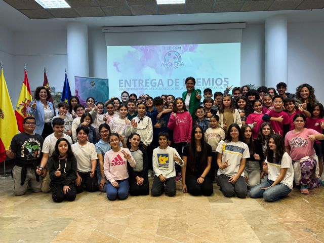 Archena premia a jóvenes estudiantes por su compromiso en la defensa de los derechos de la infancia y la adolescencia - 2, Foto 2