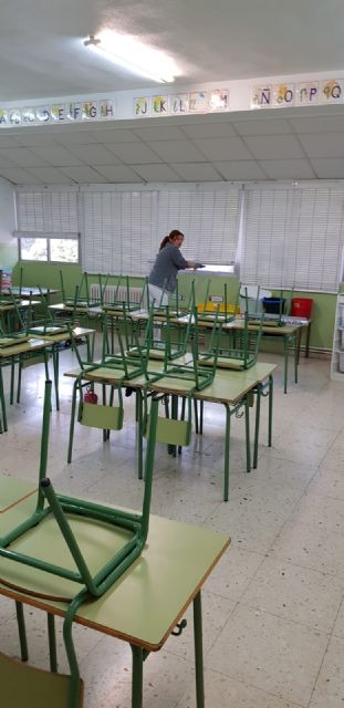 Educación aprovecha las vacaciones escolares para efectuar una limpieza de choque en todos los colegios - 1, Foto 1