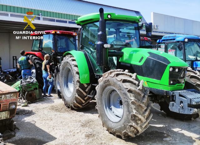 La Guardia Civil destapa un entramado presuntamente delictivo dedicado a la supuesta modificación fraudulenta del número de bastidor de vehículos agrícolas - 2, Foto 2