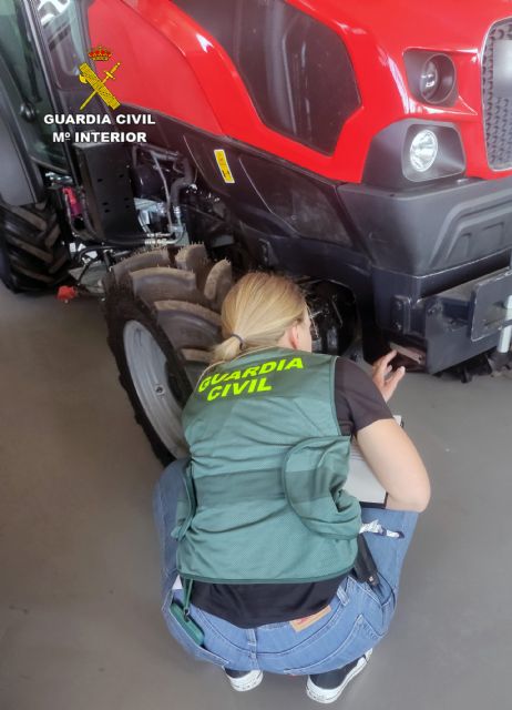 La Guardia Civil destapa un entramado presuntamente delictivo dedicado a la supuesta modificación fraudulenta del número de bastidor de vehículos agrícolas - 3, Foto 3