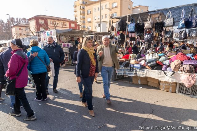 La alcaldesa Noelia Arroyo visita el mercadillo de Ribera de San Javier, que abre este sábado - 1, Foto 1