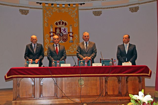 Un sueño hecho realidad: Los Reyes Magos reciben sus símbolos oficiales en Sevilla - 3, Foto 3