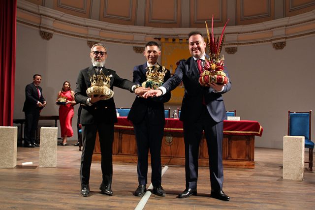 Un sueño hecho realidad: Los Reyes Magos reciben sus símbolos oficiales en Sevilla - 4, Foto 4