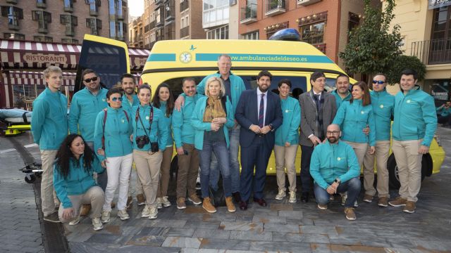 El presidente Fernando López Miras asiste a la presentación de ´La Ambulancia del Deseo´ - 2, Foto 2