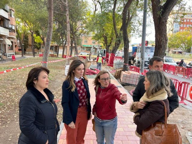 Arranca la renovación de más de 740 metros cuadrados de aceras en la avenida Miguel de Cervantes - 1, Foto 1