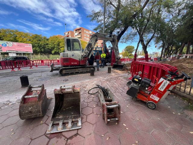 Arranca la renovación de más de 740 metros cuadrados de aceras en la avenida Miguel de Cervantes - 3, Foto 3